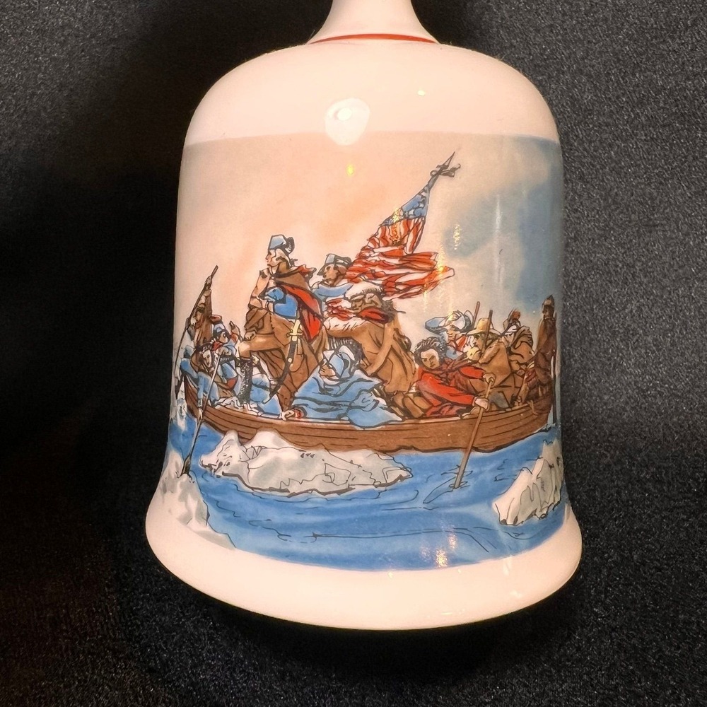 Danbury Mint Collector Bell Unisex OS White Excellent Bicentennial Washington